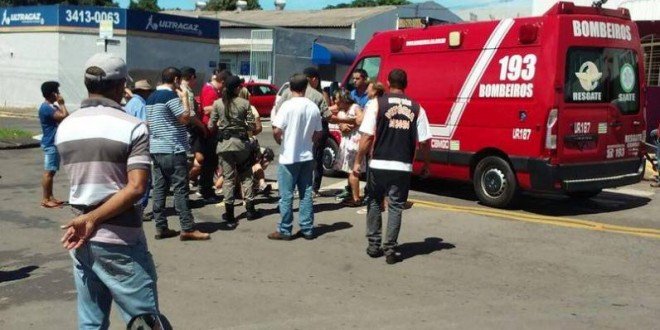 Moto x Moto: Após “empinar” moto, menor perde controle e colide contra outra moto – contam testemunhas Moto x Moto: Após “empinar” moto, menor perde controle e colide contra outra moto – contam testemunhas
