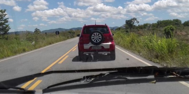 Veículo roubado em Brasília é recuperado pela Polícia Rodoviária Federal, na Bahia