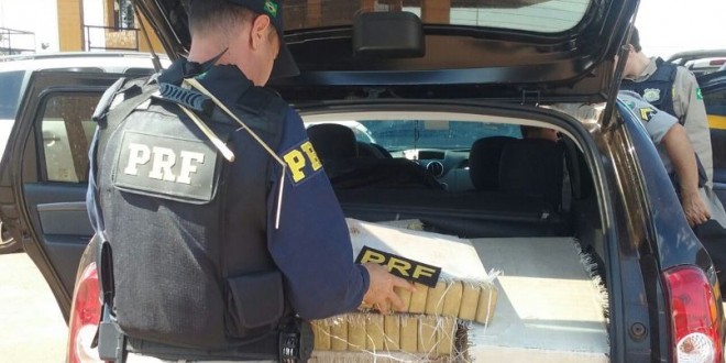 Polícia Rodoviária Federal apreende meia tonelda de maconha em Goiás Polícia Rodoviária Federal apreende meia tonelda de maconha em Goiás