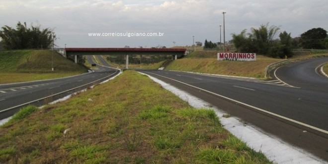 Acidente na BR-153, em Morrinhos… Corpo de Bombeiros presta socorro ao condutor após capotamento! Acidente na BR-153, em Morrinhos… Corpo de Bombeiros presta socorro ao condutor após capotamento!