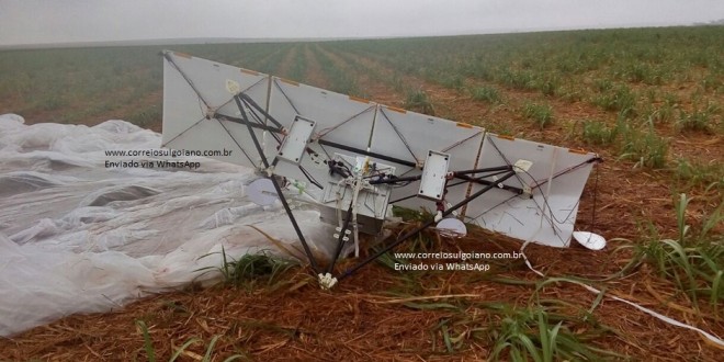 Pequeno Satélite da Google cai em fazenda de Goiatuba, no sul goiano Pequeno Satélite da Google cai em fazenda de Goiatuba, no sul goiano
