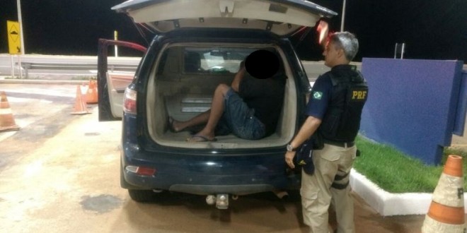 PRF: Motociclista morre durante “racha” na rodovia! Garota pula de carro em movimento para escapar de assédio!