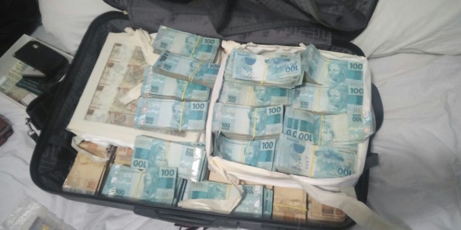 Dinheiro na mala: R$ 1 Milhão é apreendido pela PM com quadrilha que prometia “clonar” notas. Golpe lesou muitas pessoas!!!