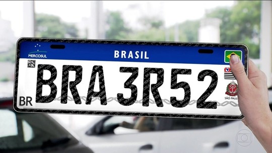 Brasileiros terão que trocar placa de veículos para padrão do Mercosul. Prazo começa em setembro para os OK e vai até 2023 para usados