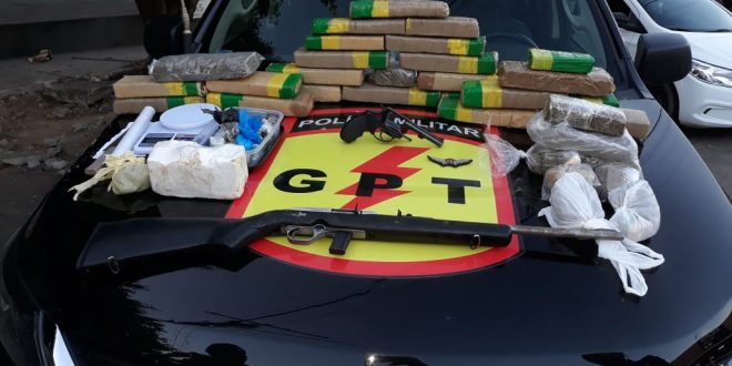 Grande apreensão de drogas em Caldas Novas. Dois homens foram presos e duas armas apreendidas