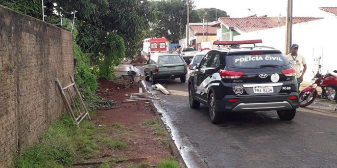 EXECUÇÃO: Mulher é morta com vários tiros na casa onde morava em Goiatuba. Ela tinha passagem e era monitorada! EXECUÇÃO: Mulher é morta com vários tiros na casa onde morava em Goiatuba. Ela tinha passagem e era monitorada!