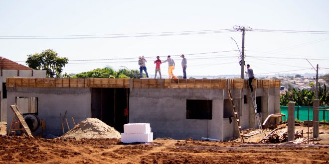 Segue a todo vapor a construção do prédio que abrigará a Escola Municipal Eudóxio de Figueiredo