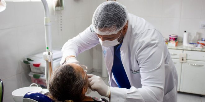 Morrinhos entrega mais de 120 próteses dentárias no CEO e inicia lista de atendimentos para 2026