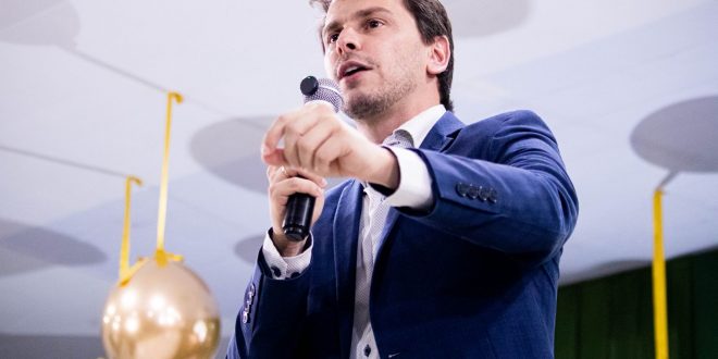 Prefeito Maycllyn Carreiro anuncia investimento histórico de R$ 1,7 milhão para reformar todas as escolas municipais de Morrinhos