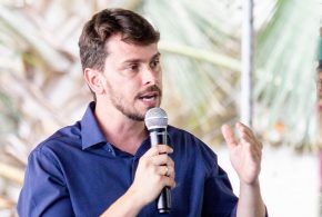 Prefeito Maycllyn Carreiro anuncia pagamento do piso dos professores em Morrinhos