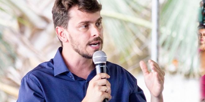 Prefeito Maycllyn Carreiro anuncia pagamento do piso dos professores em Morrinhos