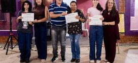 Casa Rosa recebe exposição de pinturas e entrega de certificados em Morrinhos