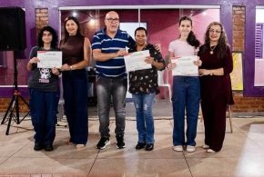 Casa Rosa recebe exposição de pinturas e entrega de certificados em Morrinhos