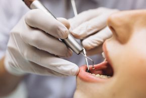 Prefeitura de Morrinhos amplia acesso à saúde bucal com entrega de próteses dentárias